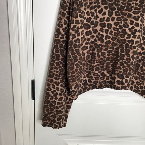 Good American Cheetah Print Cropped Crew Neck Sweatshirt. - Picture 5 of 14